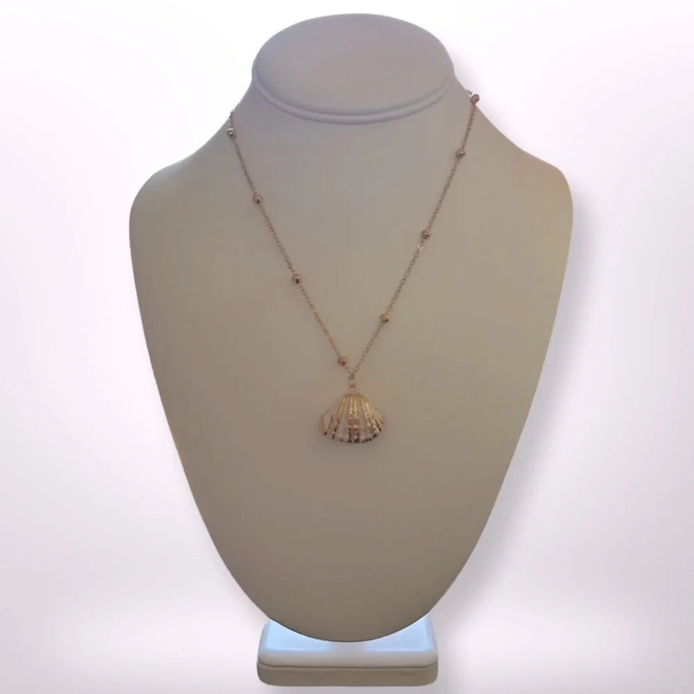 Golden Seashell Necklace - Picture 1 of 2